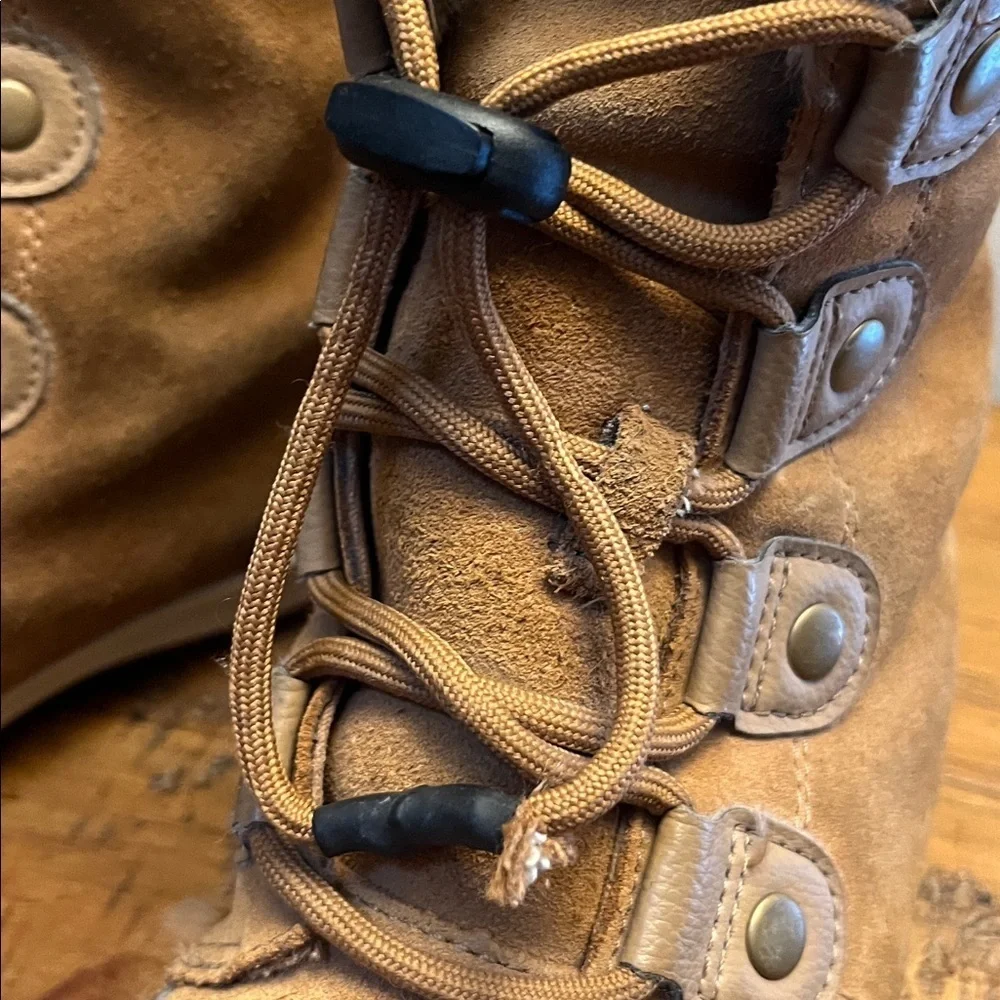 Sorel Girls Tan WaterProof Winter Boots with Fur Trim Size 4  NWOT